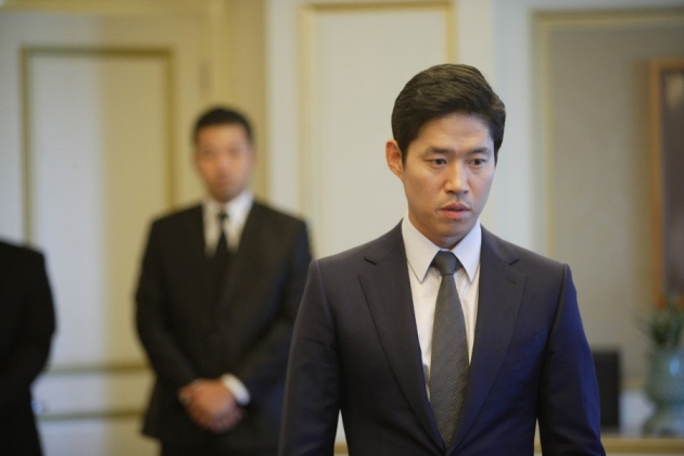 small_fistoflegend03