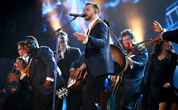 2013 American Music Awards - Roaming Show