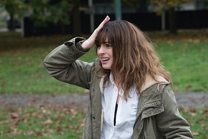 Colossal (2016) ☆☆☆(3/4): Her huge personal matter | Seongyong's ...